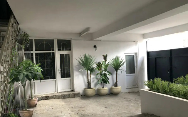 Apartment Revolyutsii 16