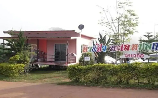 Tiw & Piw Talaymok at Khao Kho