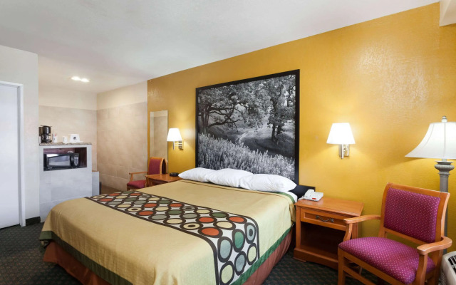 Super 8 by Wyndham Bakersfield South CA