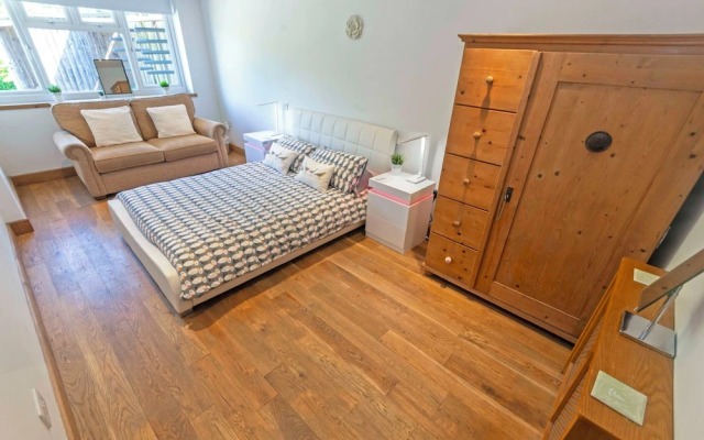 Shippenrill Croyde 6 Bedrooms, Sleeps 14, Hot Tub