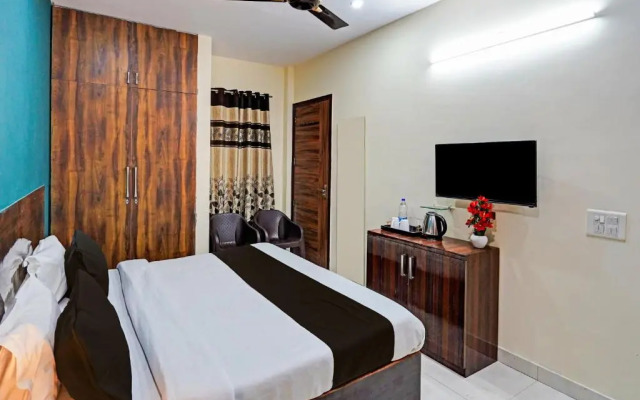 OYO 85695 Royal Hotel