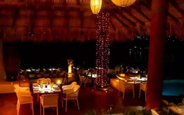 Tentaciones Hotel & Lounge Pool - Adults Only