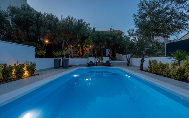 House With big Walled Garden and Swimming Pool
