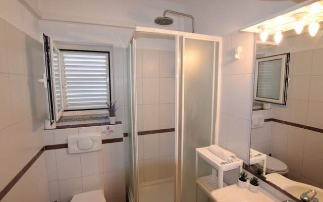 Spacious Apartment in Mandre With Terrace