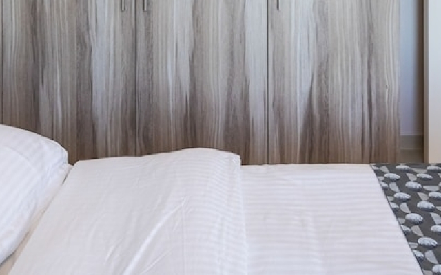 Dhh1 Bed Serene Golf Vita A Damac Hills