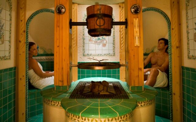 Neptune Luxury Resort
