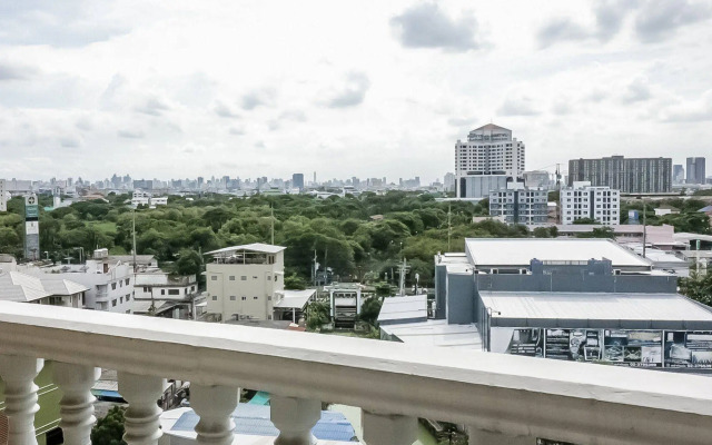 席娜卡琳拉玛苏安隆奈达酒店(Nida Rooms Srinakarin Rama Suan Luang)
