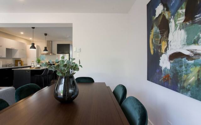 Brand New 3 Bedroom With Rooftop Patio