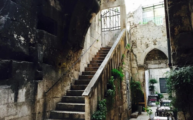 Get Split Luxury Apartment