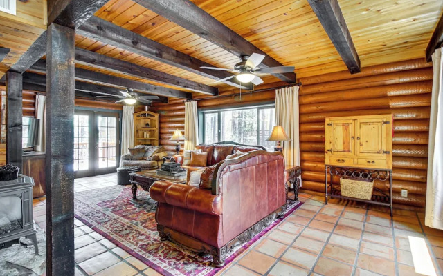Near Dining, Hiking & Golf: Pinetop Log Cabin!