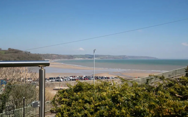 White Sails - Beach and Harbour Views