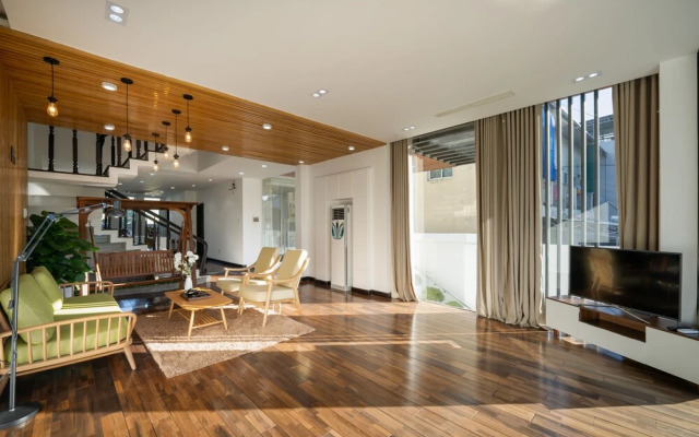 T P Pool Villa