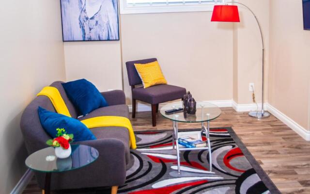 Exquisite And Modern Executive Suite With Parking