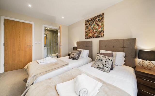 London Heathrow Living Serviced Apartments- Apt 11