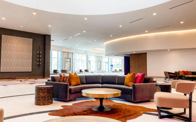 Omni Viking Lakes Hotel
