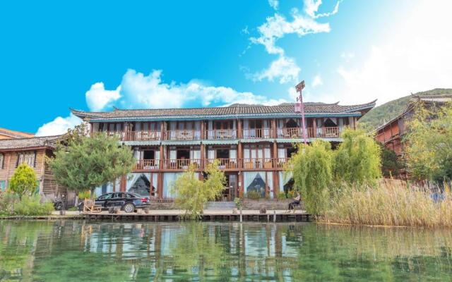 Lugu Lake Love Inn