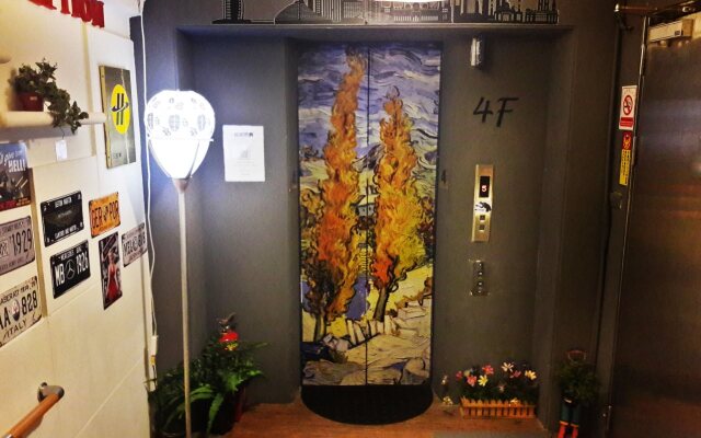 Ximen Triple Tiger Hostel