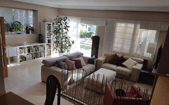 Sea&Mountain Villa w Pool close to BCN Center