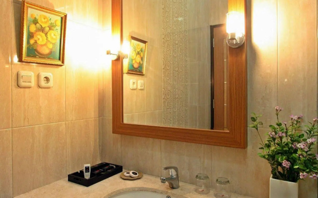 Grand Ussu Hotel & Convention