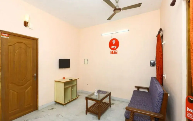 OYO 10098 Home Compact 1BHK White Town