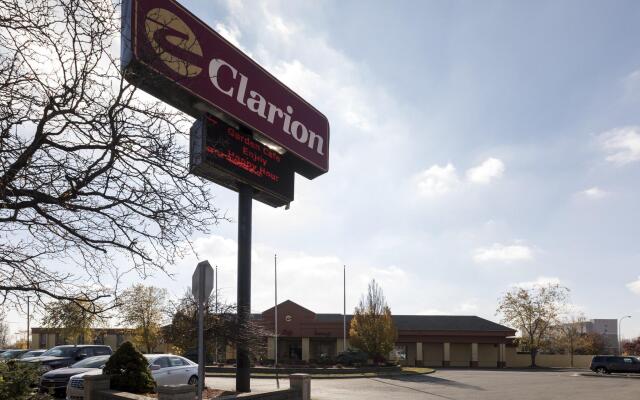 Clarion Hotel Detroit Metro Airport