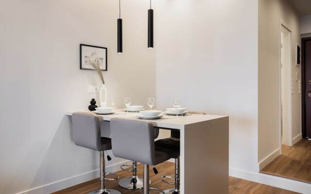 Au Piree by Calon