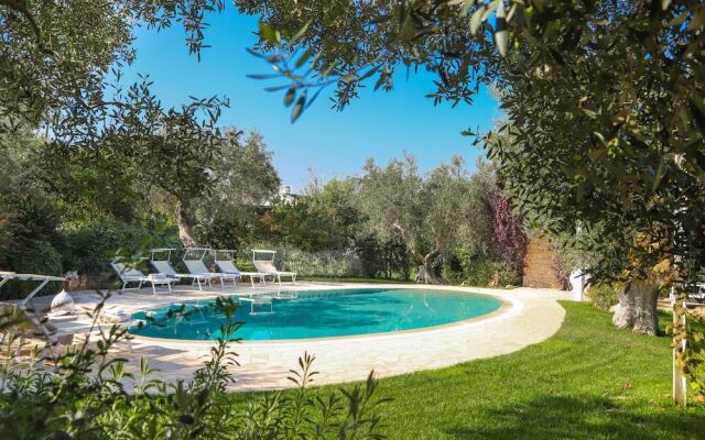 TD Il Vecchio Fienile Outdoor Kitchen with Pool View