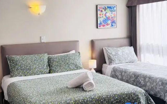 Merivale Court Large Studio-Unit 2