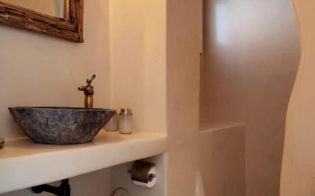 Laina Traditional Guest House