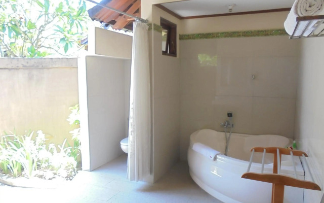 Arya Amed Beach Resort and Dive Center