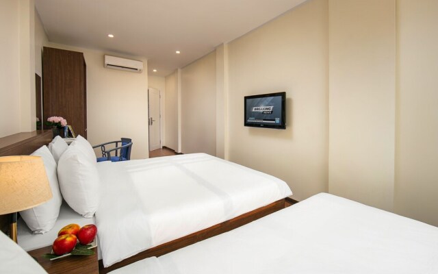 Queen Cafe Hotel & Pub