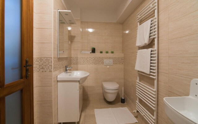 Stunning Home in Icici With Sauna, Wifi and 4 Bedrooms