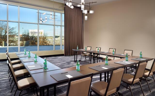 Omni Viking Lakes Hotel