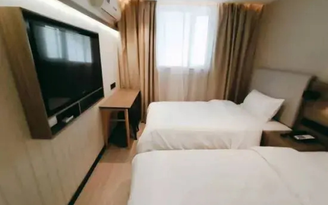 Lai Yi Hotel (Changji Road Anting Subway Station)