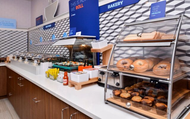 Holiday Inn Express & Suites Cincinnati - Mason by IHG