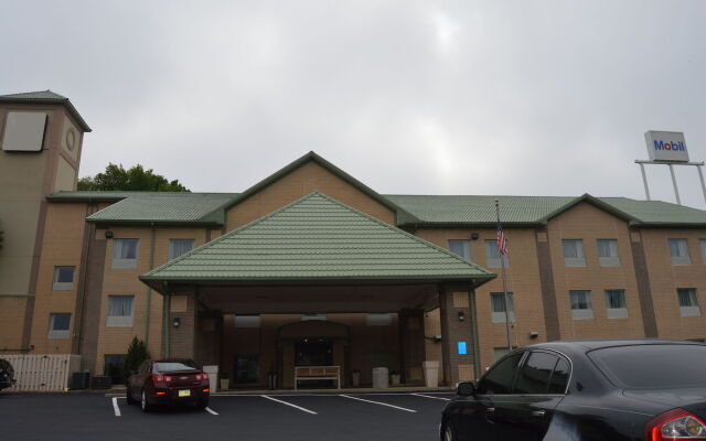 Comfort Inn & Suites Cincinnati Uptown Clifton