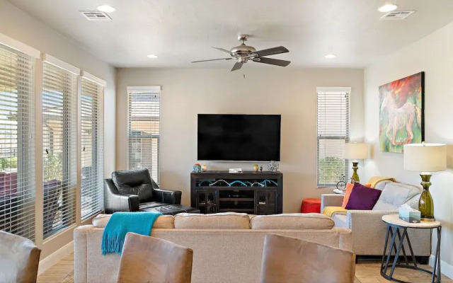 Sunshine Serendipity 4 Bedroom Apts by RedAwning