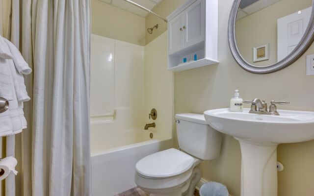 Waterfront Eatonton Escape w/ Private Hot Tub!