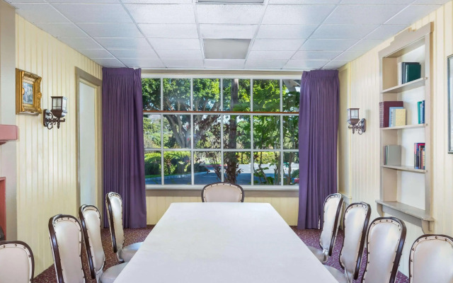 The Pierpont Inn