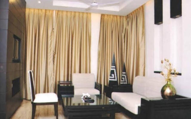 Vipul Grand
