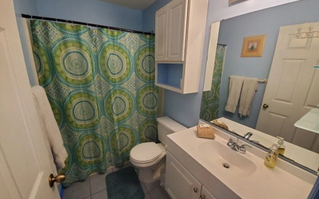 Three Bedroom, 2 Bath With Amazing Views From Balcony - Hidden Treasure