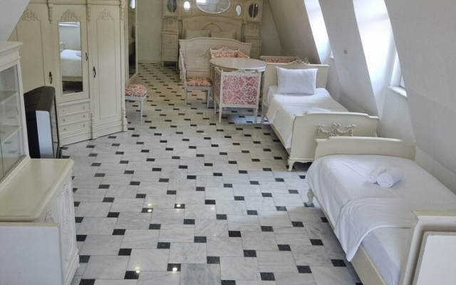 Pink Nest Hotel