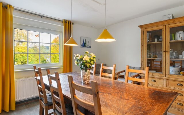 Large holidayhome near Winterberg with garden, terrace and garage