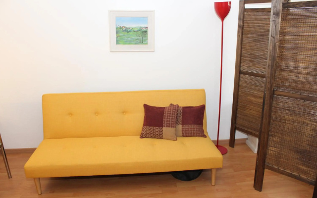 Luminous Studio Apartment. Ideal location. By owner.