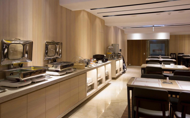 Noble Hotel