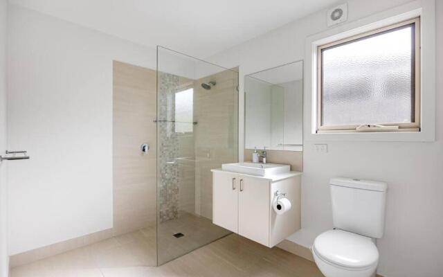Iluka - coastal family living, only 700m to beach