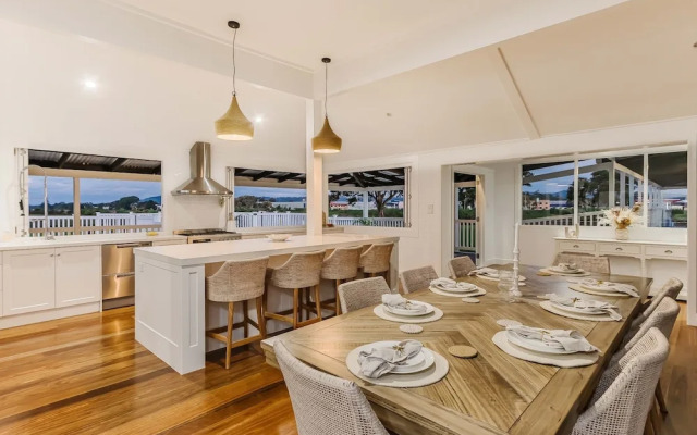 Hamptons White House