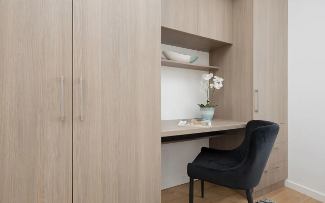 Apartment With Parking by Renters