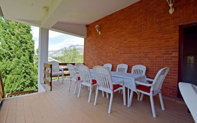 Apartments Zaterini-on Quiet Location