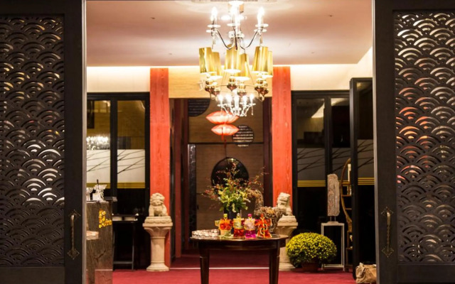 Isquare Hotel